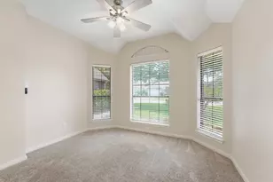 3918 E Peach Hollow Cir, Pearland, TX 77584 - Photo 10