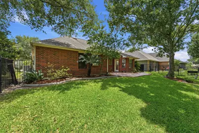 3918 E Peach Hollow Circle, Pearland, TX 77584 - Photo 24