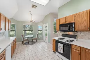 3918 E Peach Hollow Cir, Pearland, TX 77584 - Photo 8