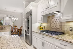 5 Schwab Ln, Houston, TX 77055 - Photo 10