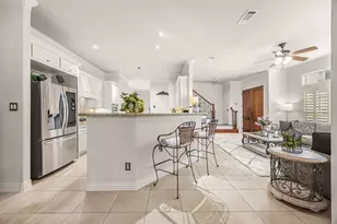 5 Schwab Ln, Houston, TX 77055 - Photo 8