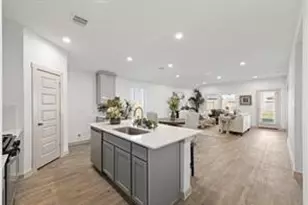 8027 Milam Ln, Rosharon, TX 77583 - Photo 8