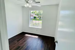 17002 Summer Hollow Dr, Sugar Land, TX 77498 - Photo 18