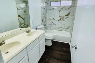17002 Summer Hollow Dr, Sugar Land, TX 77498 - Photo 20