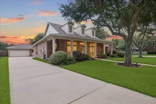 2829 Love Ct, Friendswood, TX 77546 - Photo 2