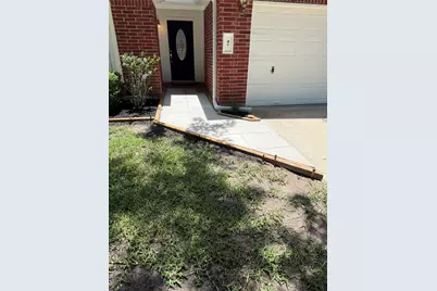 47 Hidden Meadow Drive, The Woodlands, TX 77382 - Photo 4