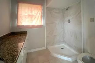 13522 Hollypark Dr, Houston, TX 77015 - Photo 10