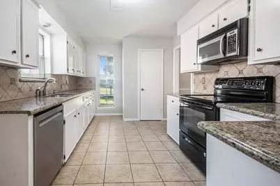 1920 Crooked Creek Lane, Pearland, TX 77581 - Photo 14