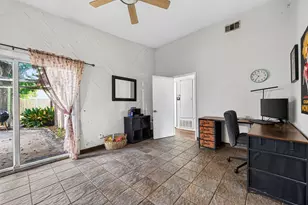 9550 Fairdale Ln, Houston, TX 77063 - Photo 10