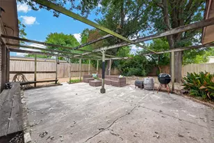 9550 Fairdale Ln, Houston, TX 77063 - Photo 26