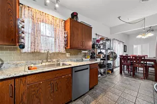 9550 Fairdale Ln, Houston, TX 77063 - Photo 18