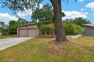 9550 Fairdale Ln, Houston, TX 77063 - Photo 2