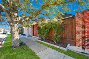 832 W 27th St, Houston, TX 77008 - Photo 6