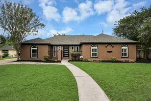 7822 Maple Tree Dr, Houston, TX 77088 - Photo 1