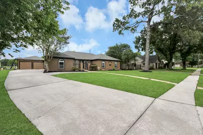 7822 Maple Tree Drive, Houston, TX 77088 - Photo 30