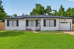 310 Nasturtium St, Lake Jackson, TX 77566 - Photo 2