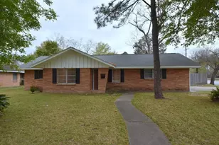 10402 Chatterton Dr, Houston, TX 77043 - Photo 2