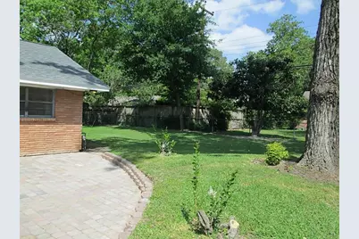 10402 Chatterton Drive, Houston, TX 77043 - Photo 26