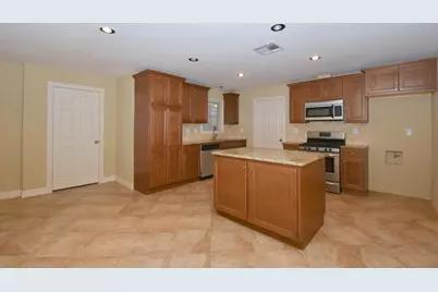 10402 Chatterton Drive, Houston, TX 77043 - Photo 8