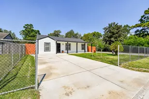 5433 Chennault Rd, Houston, TX 77033 - Photo 2