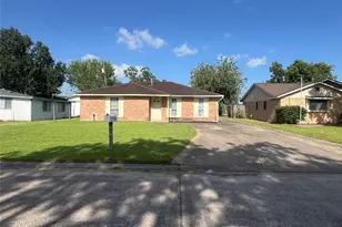 1325 Northbrook Dr, Angleton, TX 77515 - Photo 1