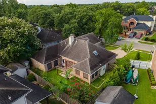 1813 Oakwood Dr E, Pearland, TX 77581 - Photo 8