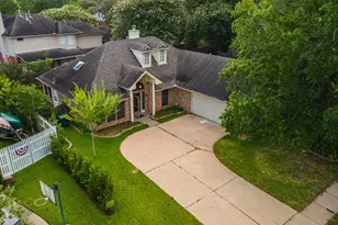 1813 Oakwood Dr E, Pearland, TX 77581 - Photo 14