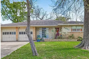 2805 Woodlawn St, Dickinson, TX 77539 - Photo 2