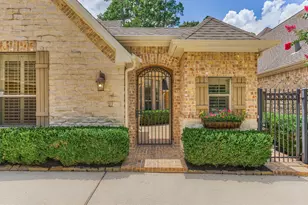 42 Carlyle Pl, The Woodlands, TX 77382 - Photo 2