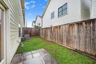 3730 Main Poplar Dr, Houston, TX 77025 - Photo 32