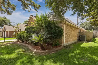 1929 Florida Drive, Seabrook, TX 77586 - Photo 4