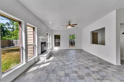 1019 Highland Woods Drive, Highlands, TX 77562 - Photo 14