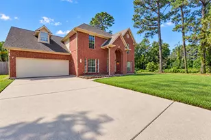 1019 Highland Woods Dr, Highlands, TX 77562 - Photo 2