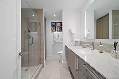 1701 Hermann Drive #24B, Houston, TX 77004 - Photo 8