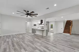 655 Avenue L, Dickinson, TX 77539 - Photo 10
