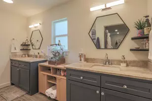 2575 Cliff Dr, Dickinson, TX 77539 - Photo 18