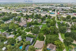 327 W 31st St, Houston, TX 77018 - Photo 14