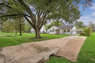 327 W 31st St, Houston, TX 77018 - Photo 2
