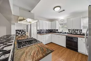 327 W 31st St, Houston, TX 77018 - Photo 18
