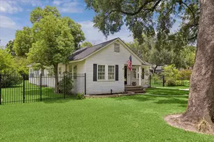 327 W 31st St, Houston, TX 77018 - Photo 2