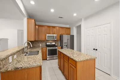 198 N Wimberly Way, Conroe, TX 77385 - Photo 14