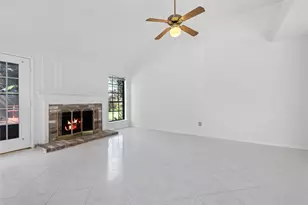 15107 Berkshire Green Dr, Houston, TX 77083 - Photo 8