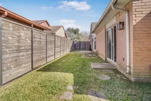 5609 Hollow Pines Dr, Houston, TX 77049 - Photo 18