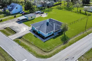 3608 Kristen Dr, Highlands, TX 77562 - Photo 4