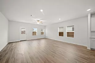 10712 Aston Ct, Bryan, TX 77801 - Photo 6