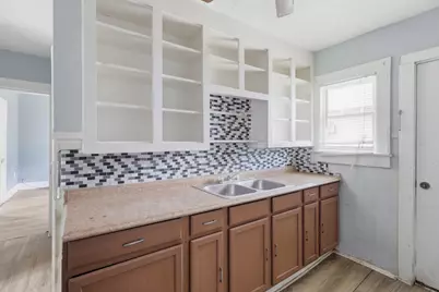 300 W James Street, Baytown, TX 77520 - Photo 8