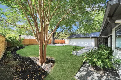 10051 Wickersham Lane, Houston, TX 77042 - Photo 32