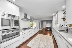 10051 Wickersham Ln, Houston, TX 77042 - Photo 10