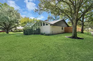 10051 Wickersham Ln, Houston, TX 77042 - Photo 36