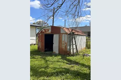 170 Lois Street, Clute, TX 77531 - Photo 6